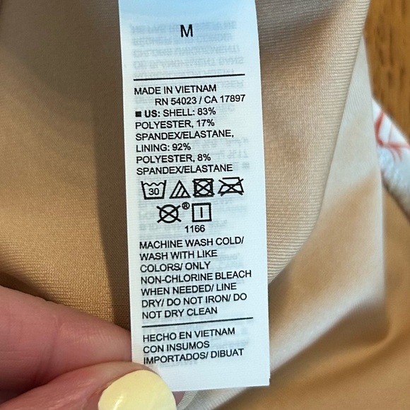 NEW OLD NAVY TWIST FRONT ONE PIECE SWIMSUIT WOMEN SZ M IN PINEAPPLE HIBISCUS - Picture 7 of 7